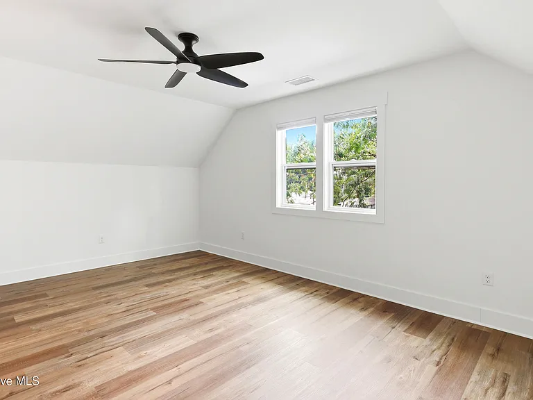 213 Myrtle Ave — Photo 40