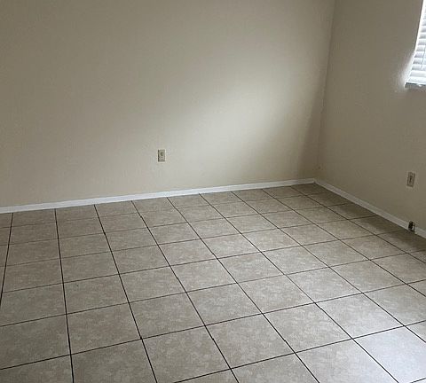 2nd image of 425 Spruce Ave