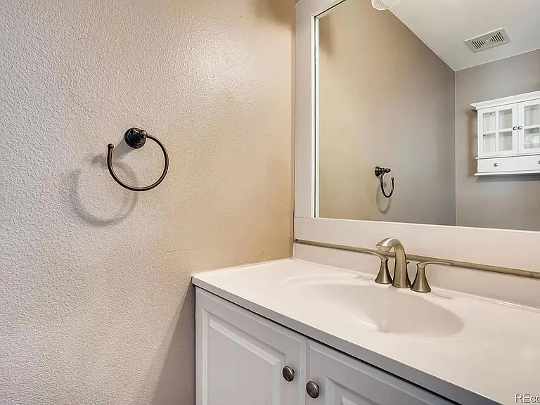 Main level bath