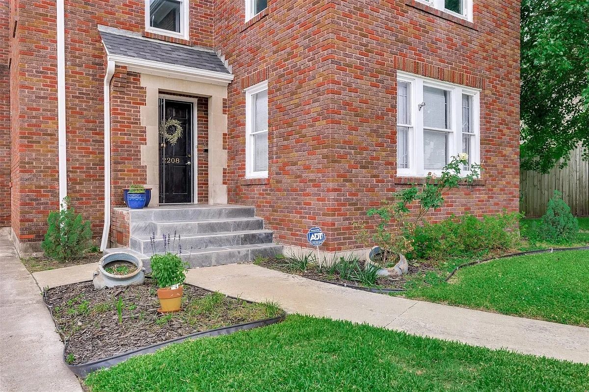 Building Photo - 2208 Blodgett St #1