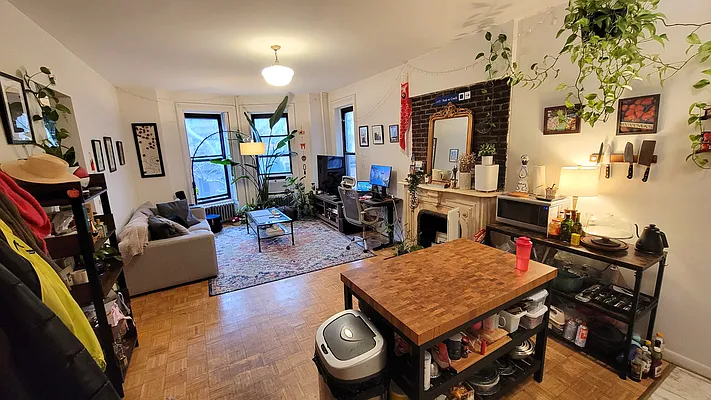 Rented by New York Dwellings LLC | media 22