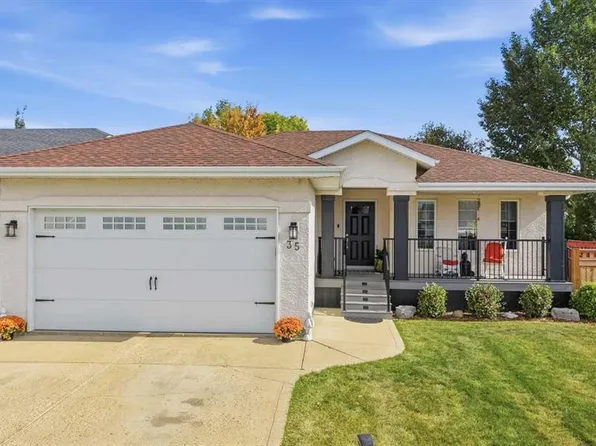 35 W Heenan Cres, Sylvan Lake, AB T4S 1Z8