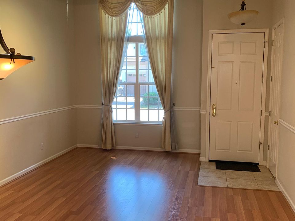 1st image of 521 Cherry Blossom Ln