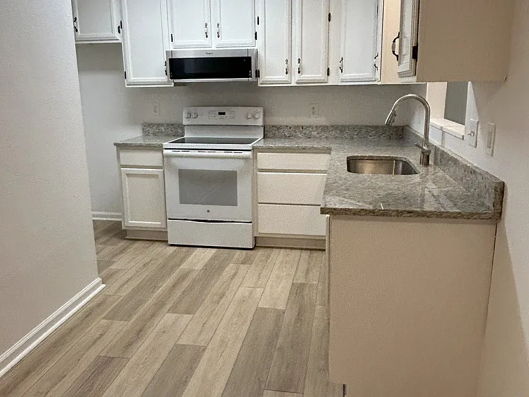 15 Carolyn Rd — Photo 5