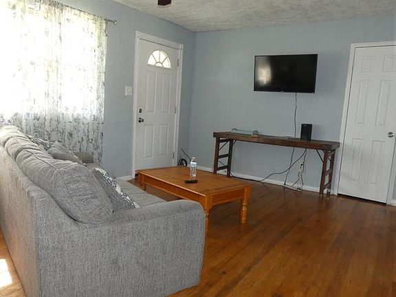 4th image of 2407 NW 47th St