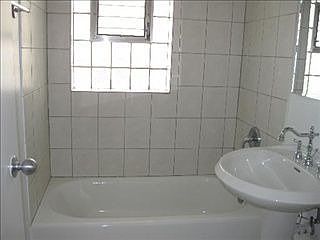 4th image of 1627 Stratford Ave