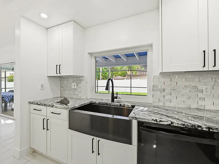 398 NW 22nd Ave — Photo 9