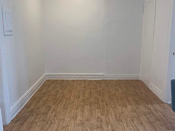 3rd image of 3052 45th St APT 3F