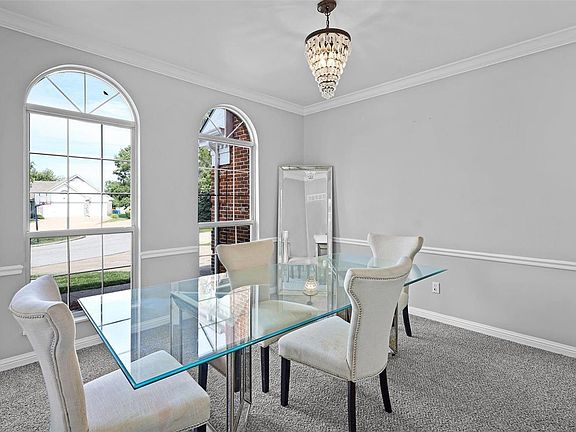 3rd image of 6 Broadridge Ct