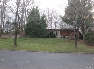 4 Stonehurst Ct, Pomona, NY 10970