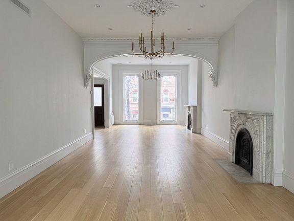 4th image of 139 Grand St Floor 2