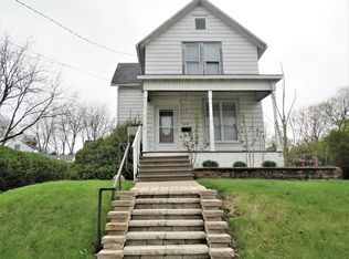 815 S Galena Ave, Dixon, IL 61021