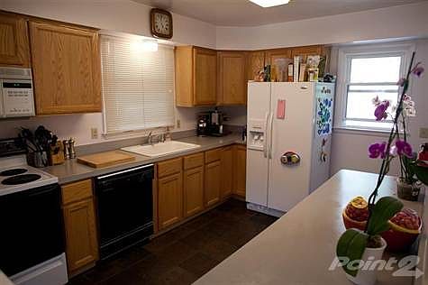 4th image of 1635 Argyle Cres