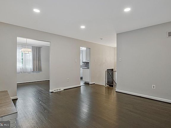 4th image of 454 Manor Rd