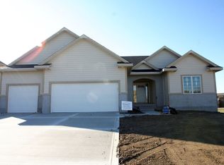 15414 Brookview Dr, Urbandale, IA 50323