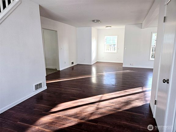 2nd image of 811 Baird Avenue
