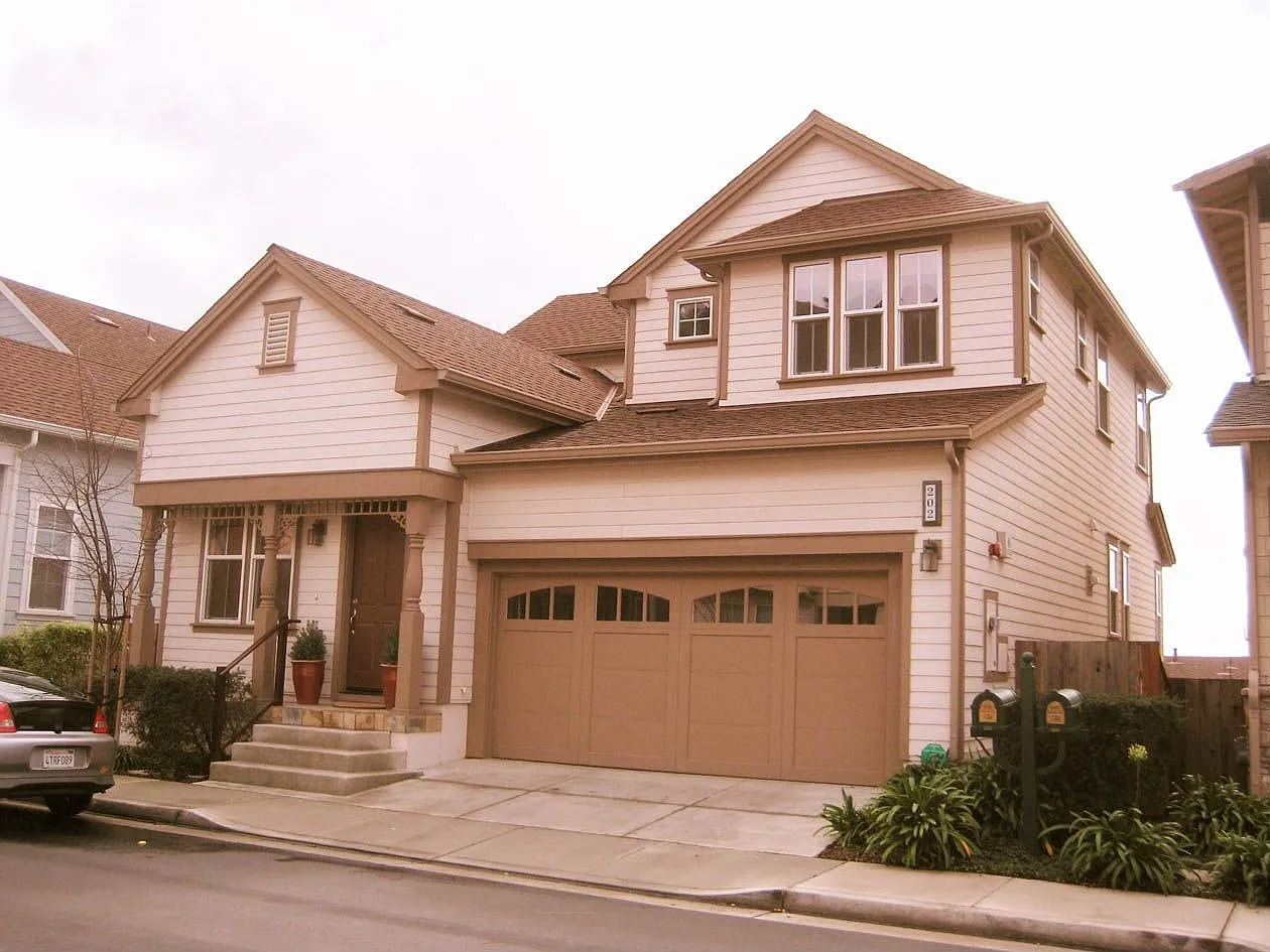 202 Seacliff Way photo 1