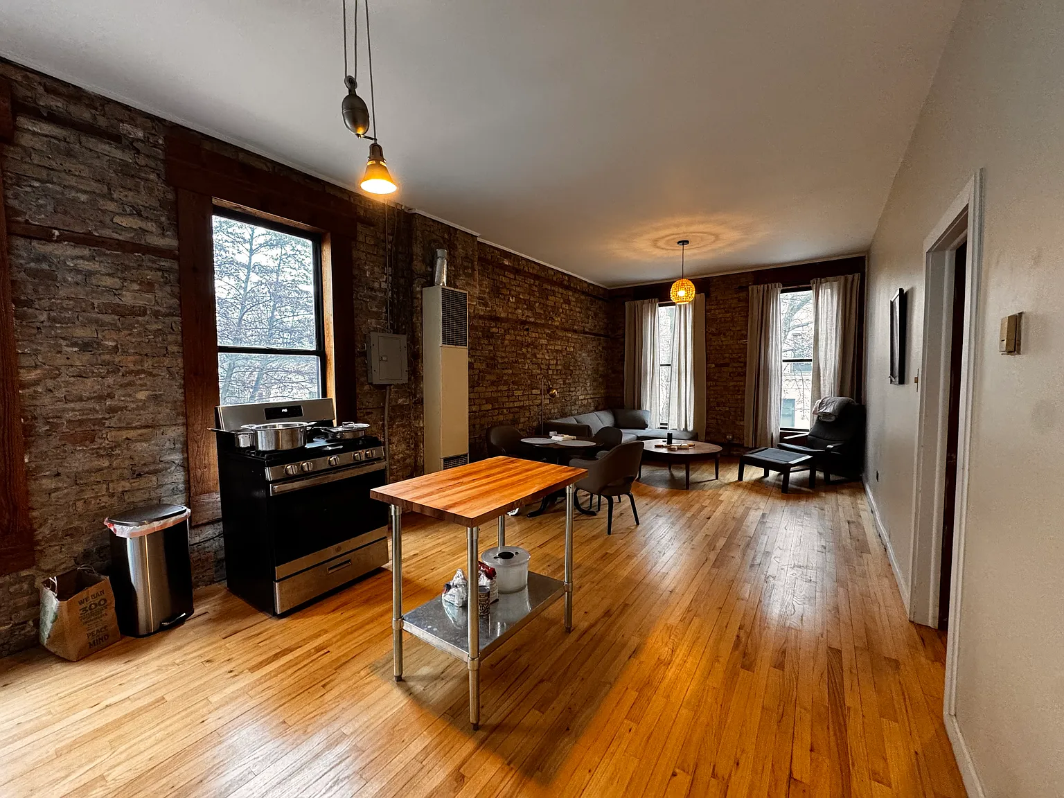 1 bed, 975 sqft, $1,820 — Photo 4
