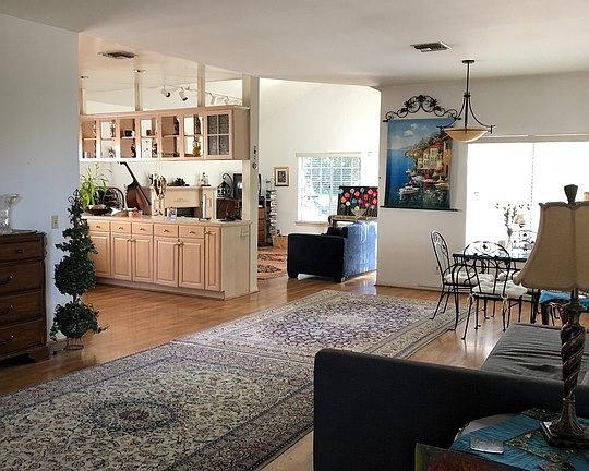 4th image of 2561 Mayfield Ave