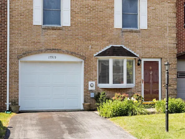 17915 Golf View Dr, Hagerstown, MD 21740