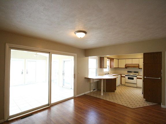 4th image of 2949 Okemos Dr SE