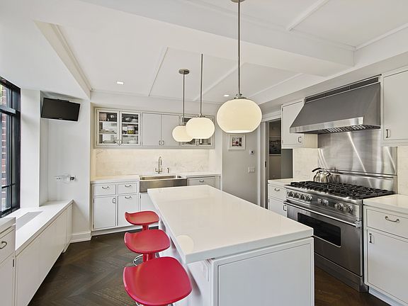 2nd image of 130 W 12th St APT 5B