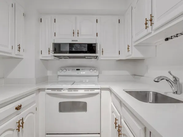 357 Commercial St APT 219, Boston, MA 02109