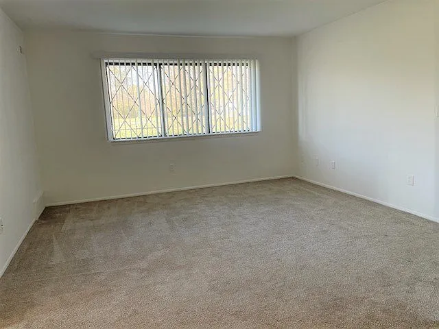Charter Oaks Apartments — Photo 242