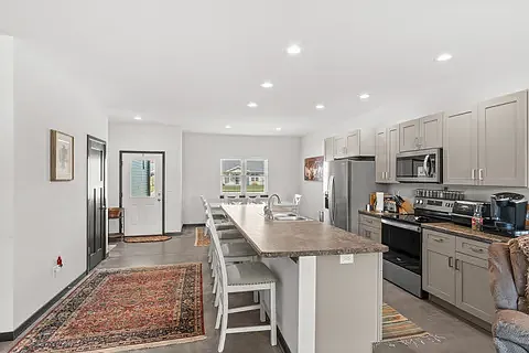 3 bed, 1586 sqft, $2,200 — Photo 3