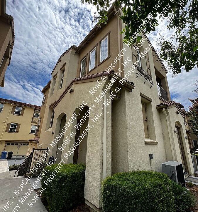 1st image of 1058 Luz Del Sol Loop
