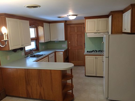 Eat-In Kitchen