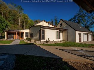 154 Strawberry Rd, Saint Albans, WV 25177