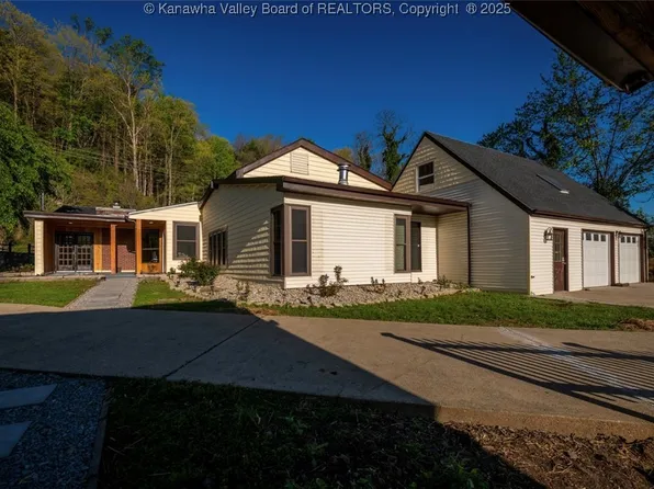 154 Strawberry Rd, Saint Albans, WV 25177