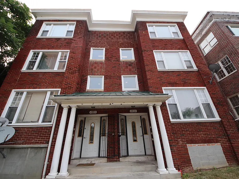 2443 Callow Ave #3 — Photo 1