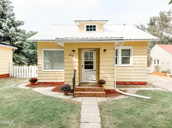 408 1st St SW, Crosby, ND 58730