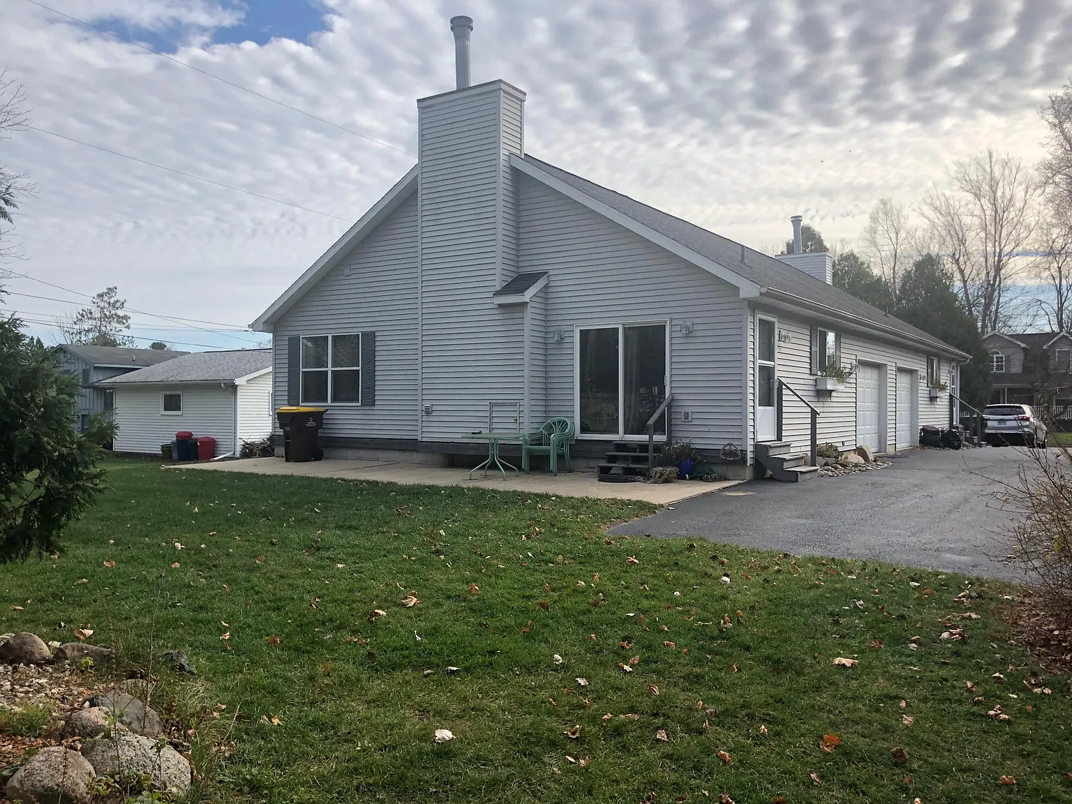 409 E Cherry St — Photo 1