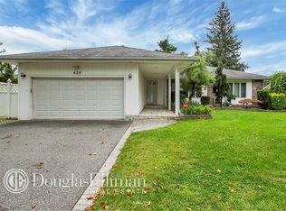 424 S Marginal Rd, Jericho, NY 11753