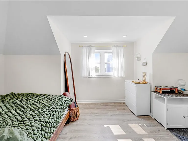 606 Beach Ave #3 — Photo 18