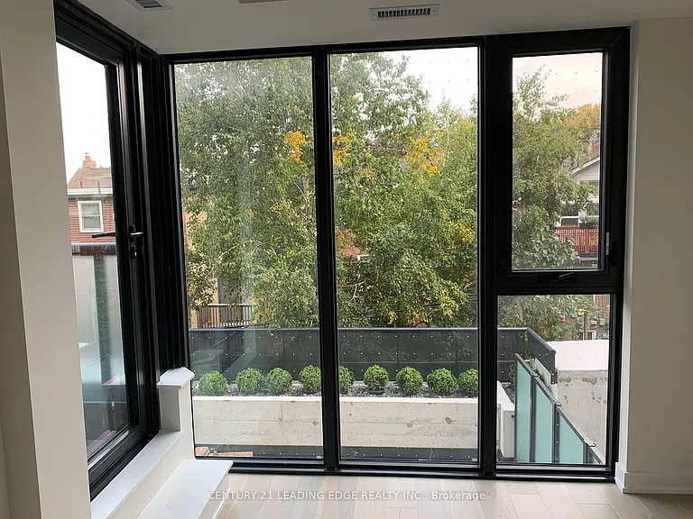 840 Saint Clair Ave W #401 — Photo 12