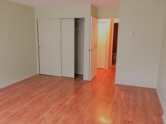 Bed room Entry - pic 1