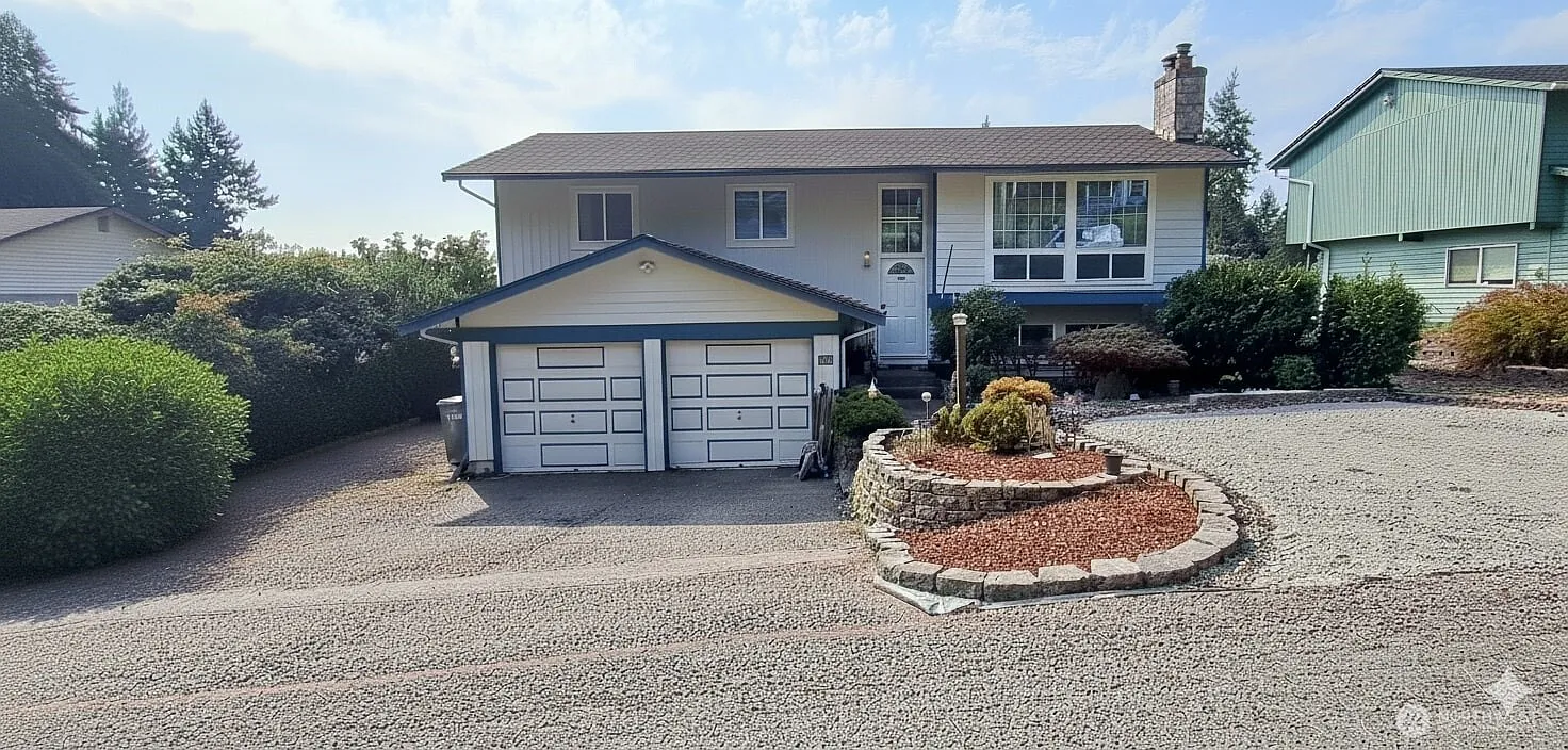 7655 Forest Ridge Drive NE photo 1