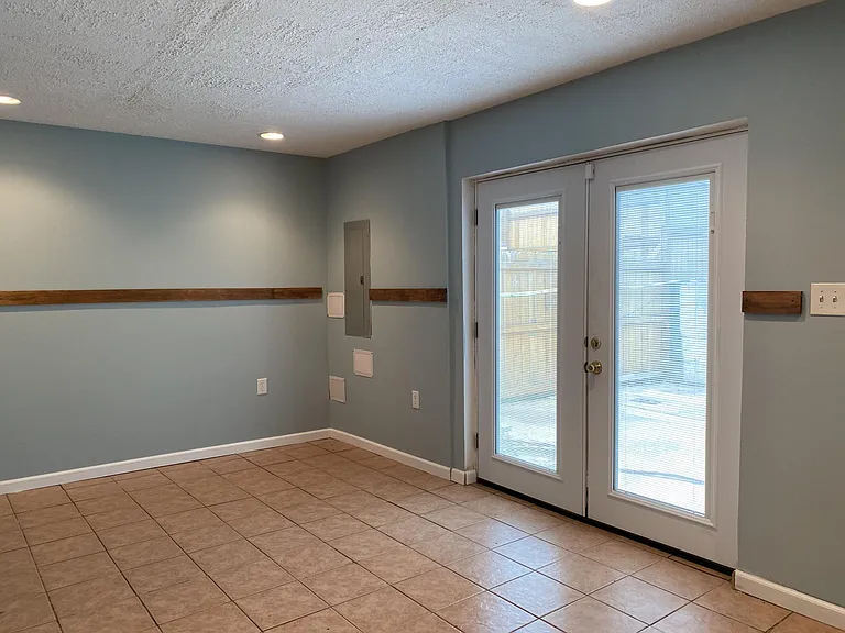 67 Bristol Ct — Photo 7