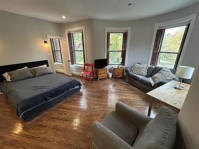 Studio, 400 sqft, $1,632 — Photo 4