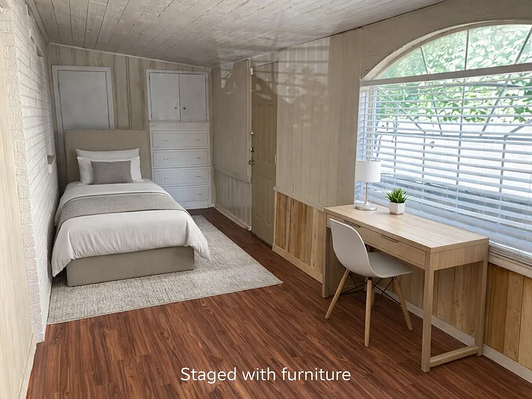 East bedroom that could also be used as a study/sunroom