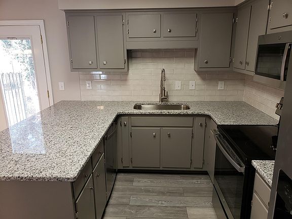 Updated Kitchen with all new appliances within the past year