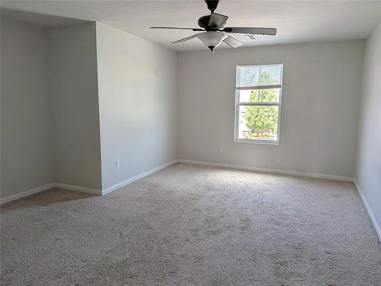 2099 Commons Cir — Photo 11