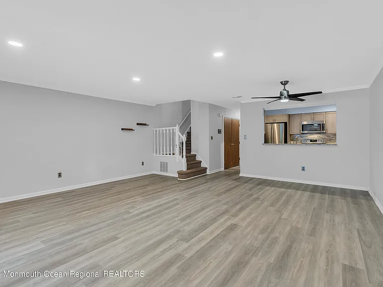 4 Lisa Ct — Photo 3