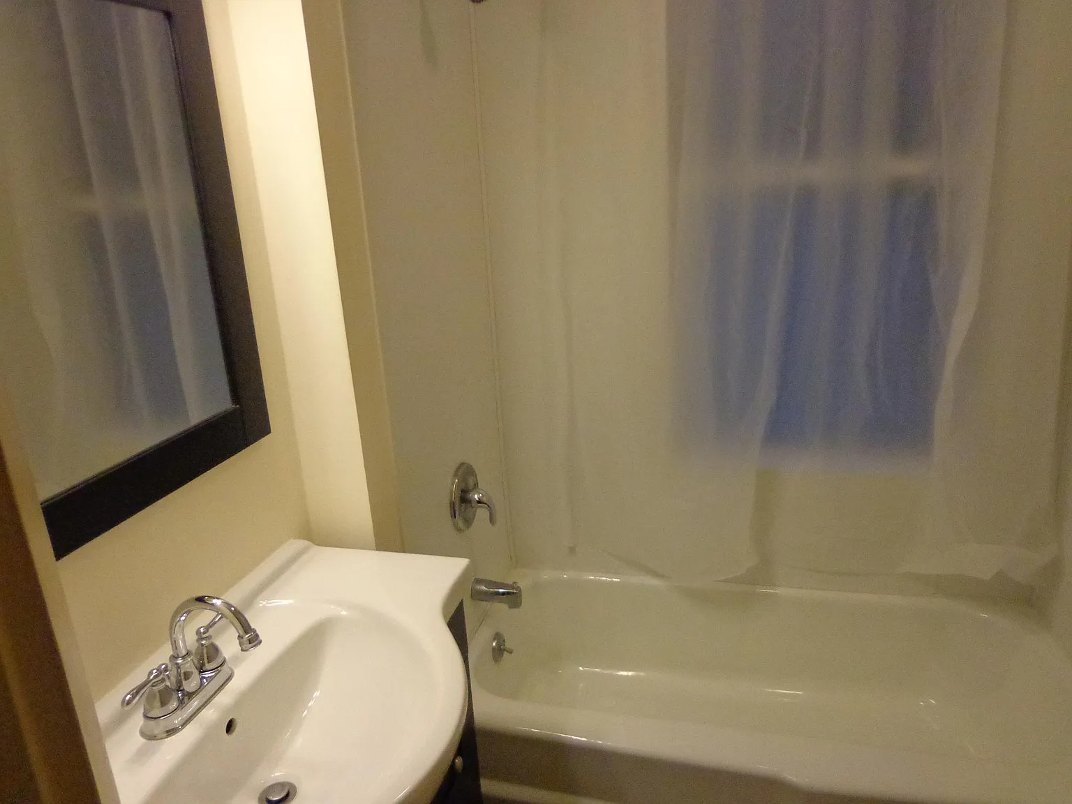 2 bed, 740 sqft, $1,400 — Photo 3
