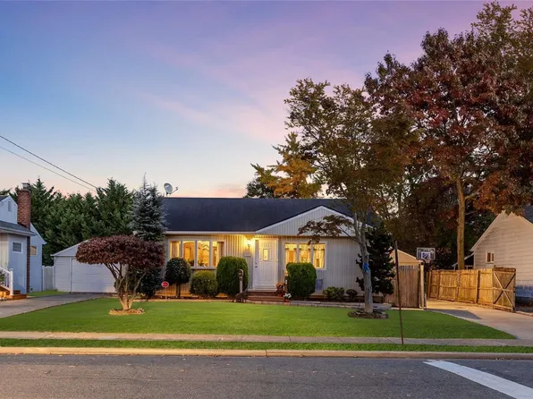 175 Park Lane, Massapequa, NY 11758