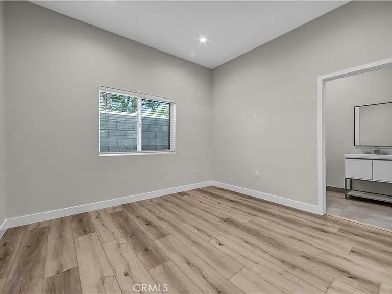 9998 1/2 Louise Ave — Photo 6
